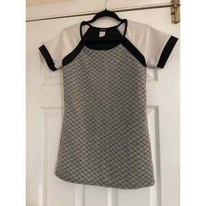 Black and white patterned t-shirt size medium
